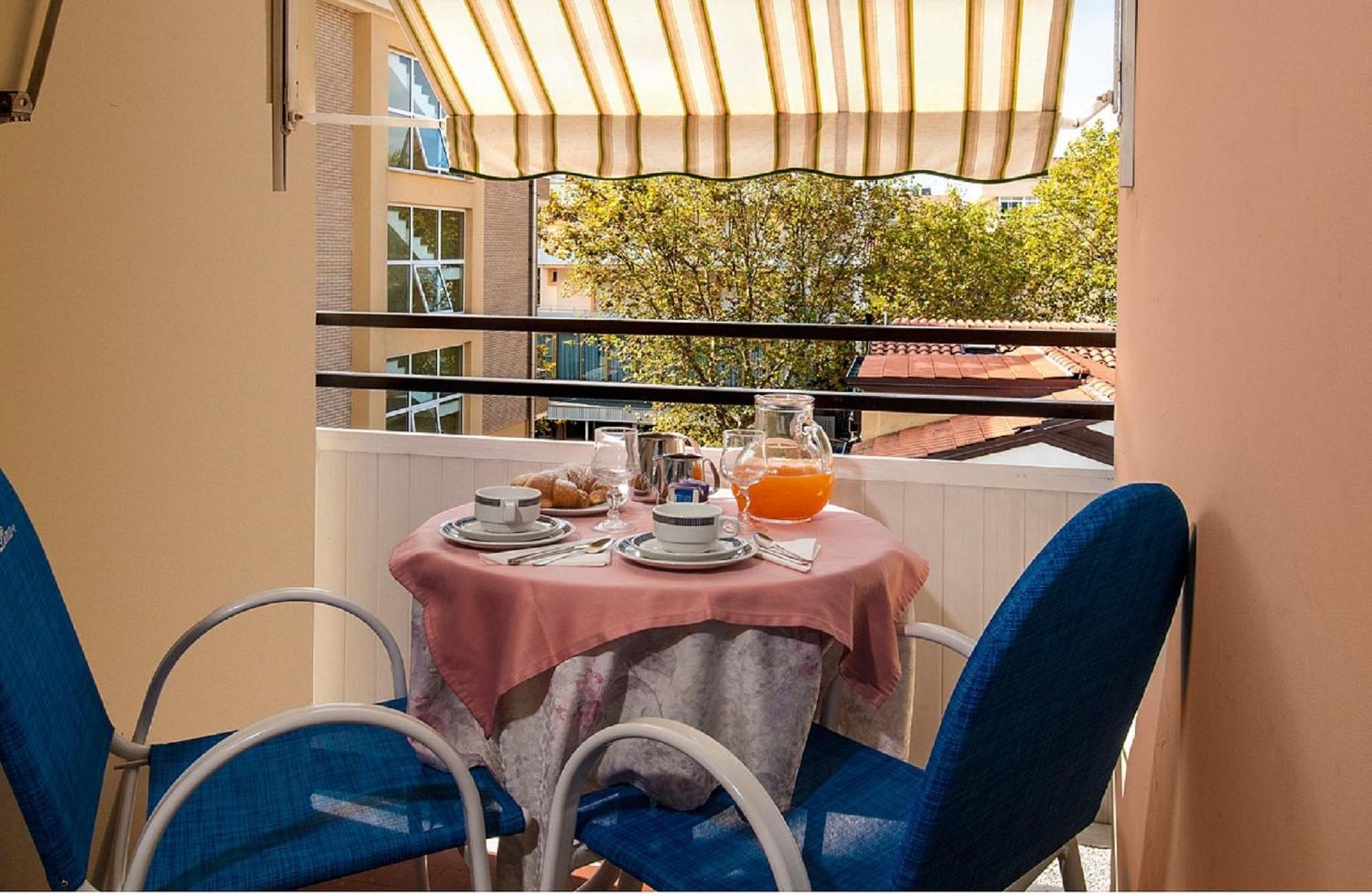 Hotel Lina Misano Adriatico Exterior photo