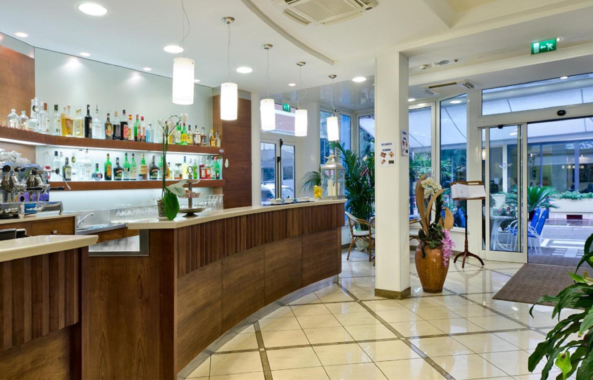 Hotel Lina Misano Adriatico Exterior photo