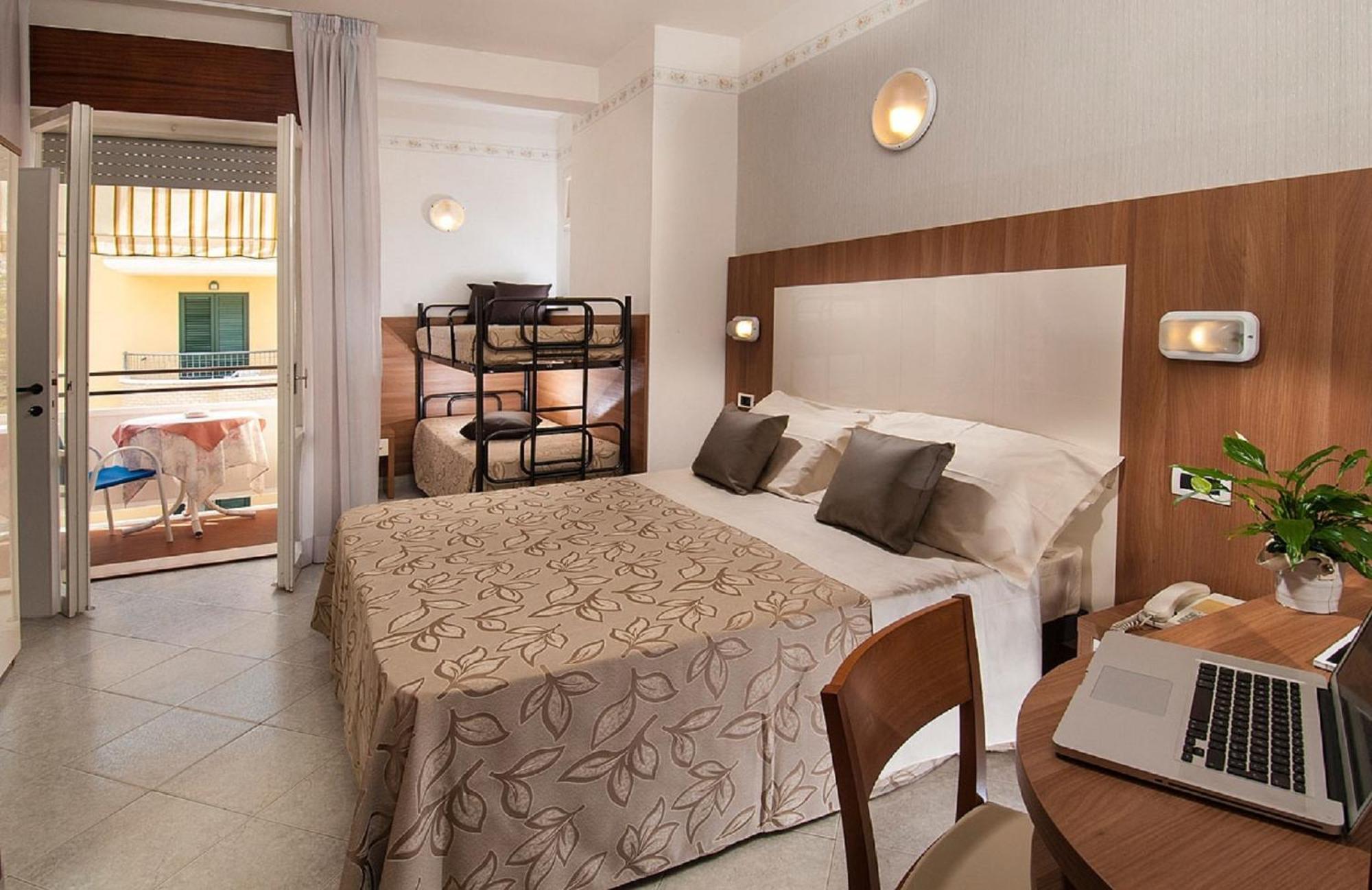 Hotel Lina Misano Adriatico Exterior photo